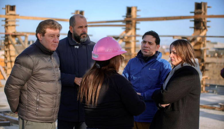 EL GOBERNADOR MELELLA RECORRIÓ LA OBRA DE LA COMISARÍA DE GÉNERO Y FAMILIA EN RÍO GRANDE