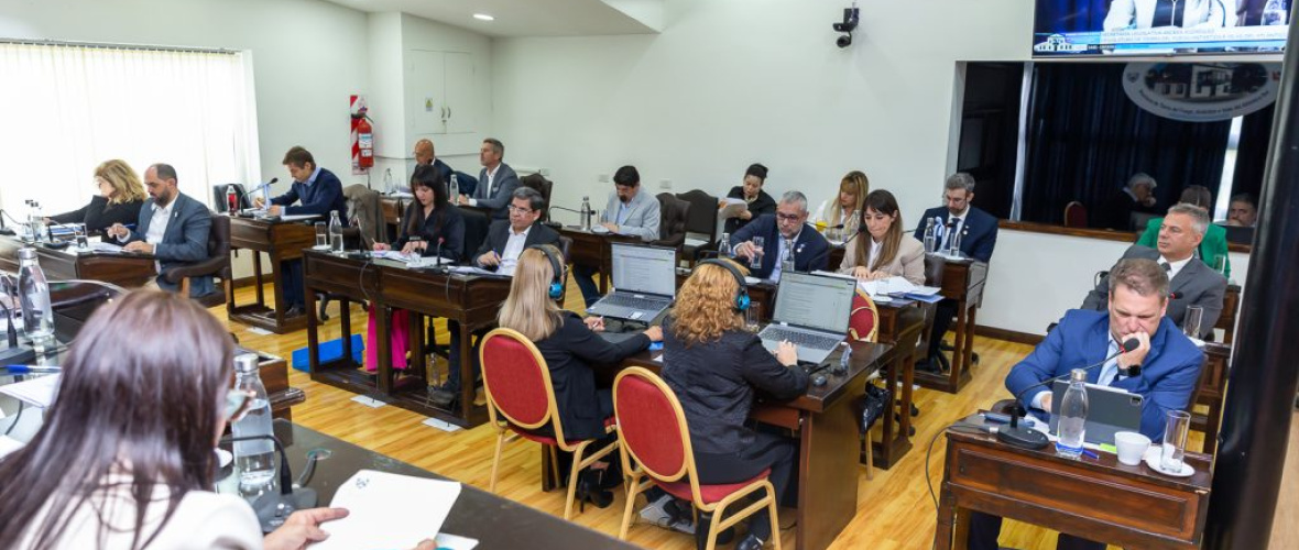 Se aprobó la ley que habilita las salmoneras en Tierra del Fuego
