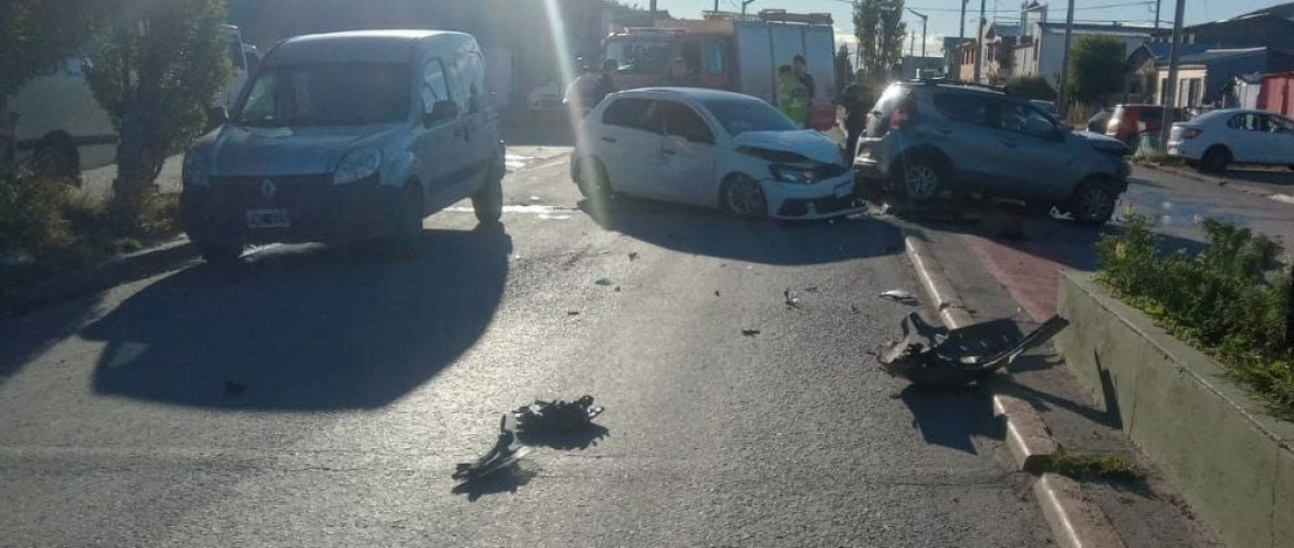 Choque múltiple en Perón y Espora: un conductor fue trasladado al hospital