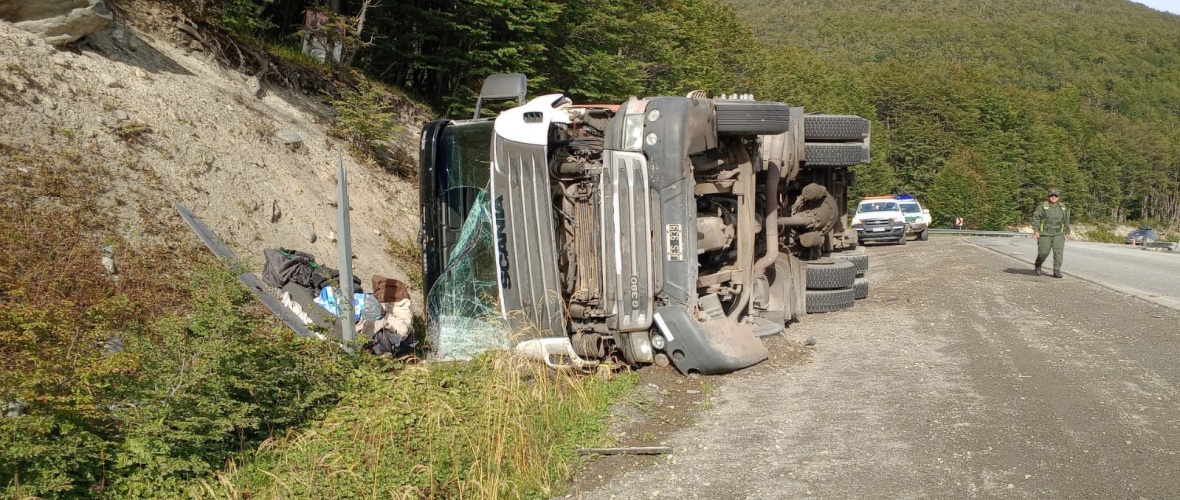Vuelco de camión en la Ruta 3