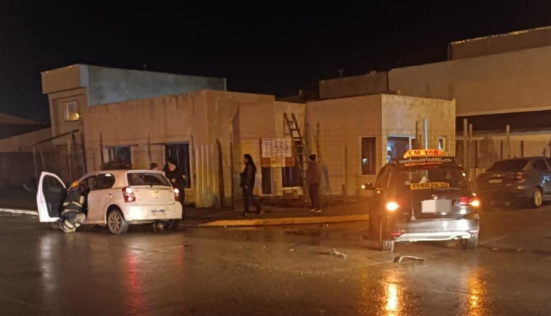 Colisión entre taxi y automóvil particular dejó como saldo dos personas heridas