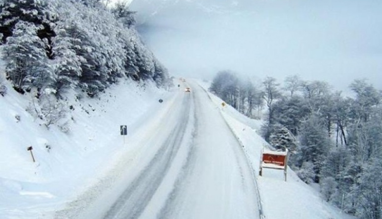 Protección Civil recomienda transitar con precaución en la Ruta N°3 debido a las nevadas registradas