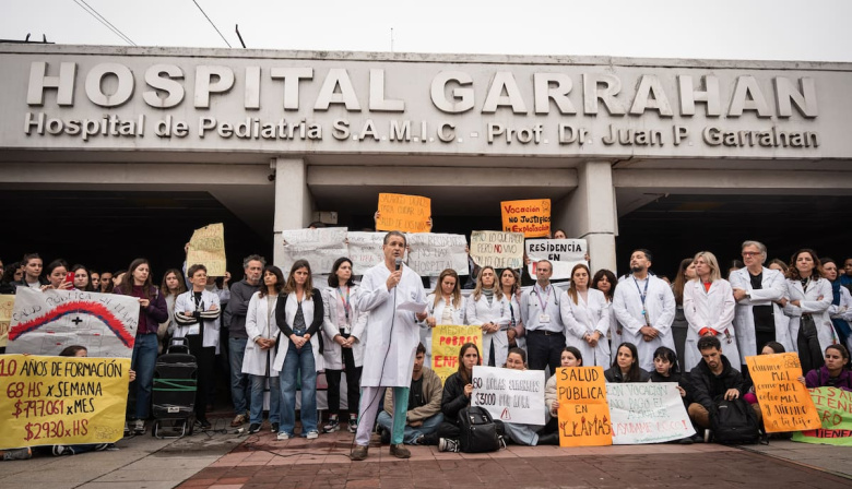 El Gobierno anunció un aumento salarial para los residentes del Hospital Garrahan tras las protestas