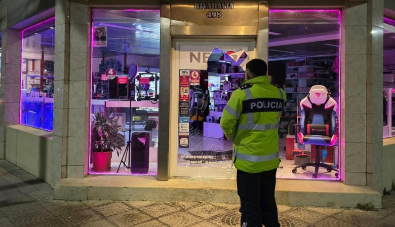 Dos detenidos tras robo en pleno centro de Río Grande
