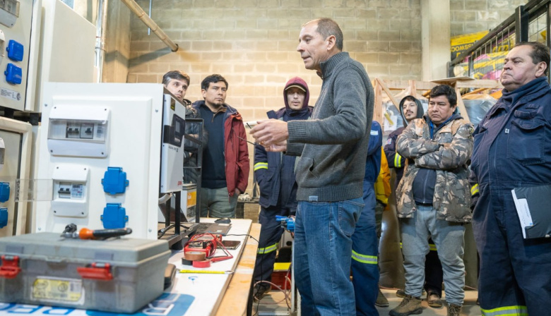 Gobierno capacitó a personal de la Cooperativa Eléctrica y de la DPE