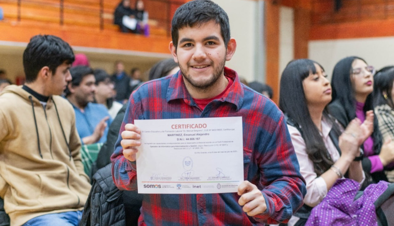 Se realizó la entrega de mas de 300 certificados a egresados del centro de formación laboral de Rio Grande