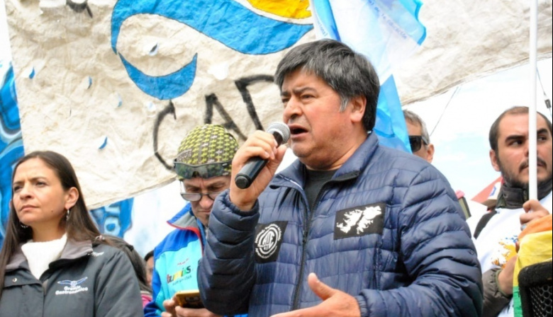 Estatales marchan a Casa de Gobierno en Ushuaia y advierten con un paro