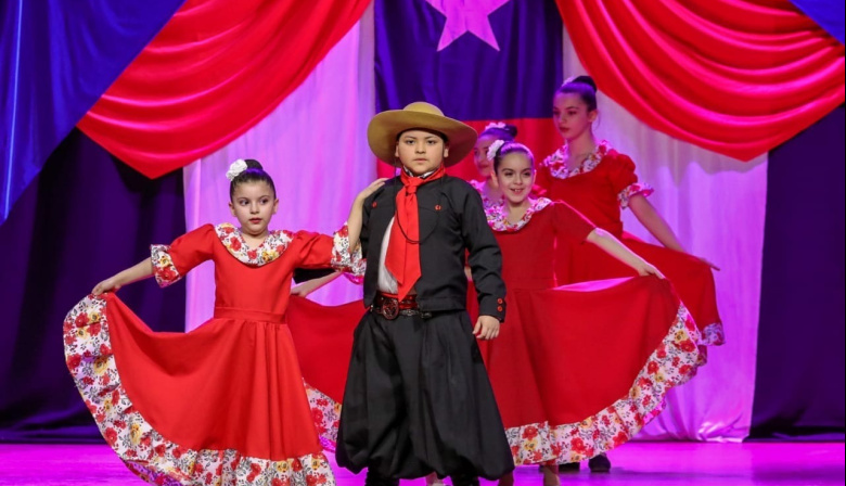 “Esperando el 18”: Río Grande se viste de fiesta con música y danza chilena