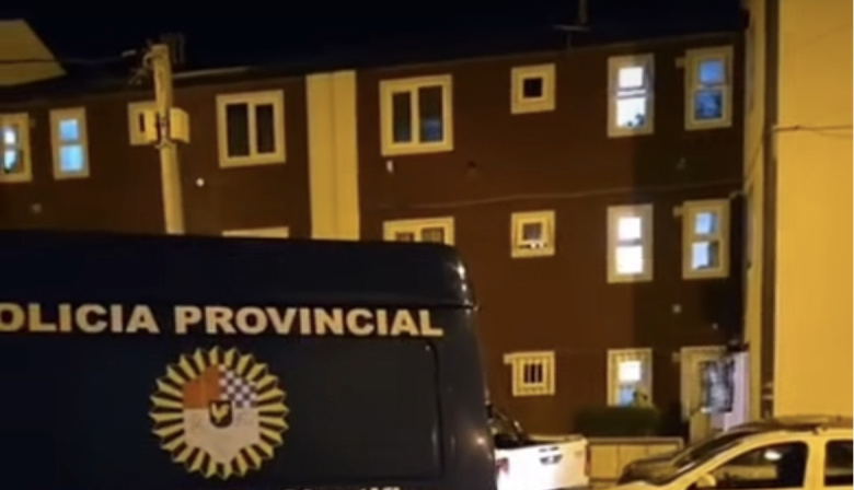 Investigan extraña muerte de un hombre de 47 años en un departamento de Chacra13 y detuvieron a su hermano
