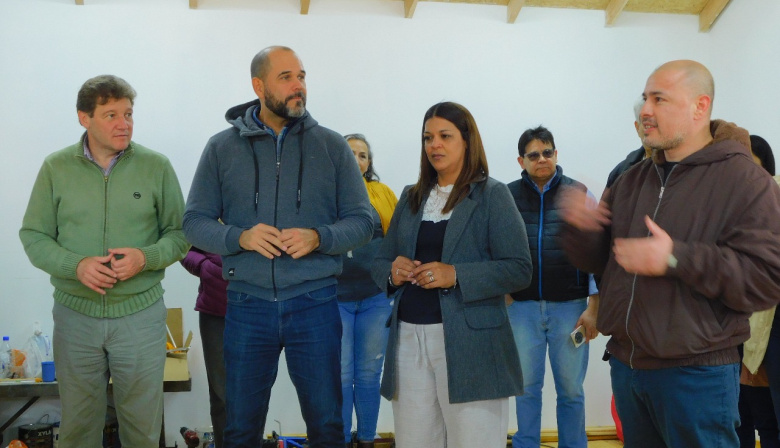 El Gobernador y la Legisladora recorrieron juntos el primer espacio creado para un Centro de Jubilados en Tolhuin