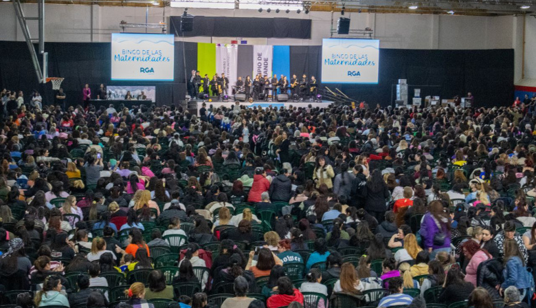 El intendente Martin Perez y mas de 3000 vecinas celebraron el día de las maternidades