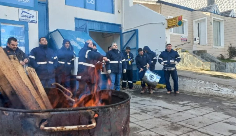 Trabajadores de Camuzzi evalúan propuesta que podría destrabar el conflicto