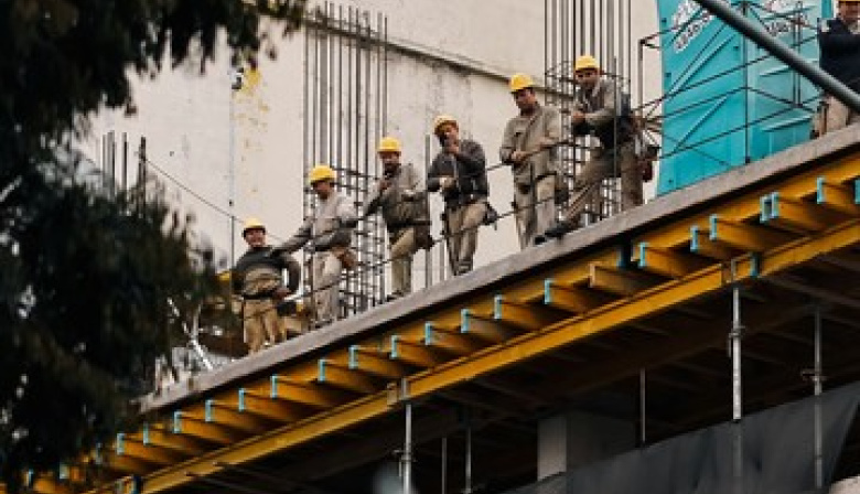 El Gobierno prepara reformas laboral y tributaria para diciembre