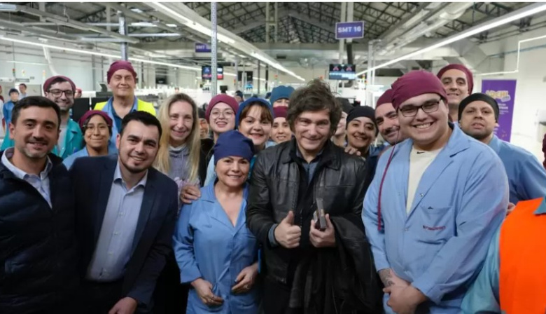 Newsan deja a 150 operarios en la calle tras recibir a Milei con honores