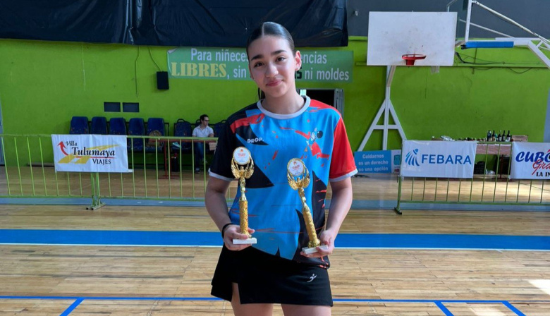 Alma Ganz, doble campeona nacional de Badmintón