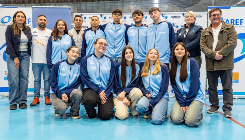 Gobierno entregó oficialmente la indumentaria a los seleccionados provinciales para los Juegos Binacionales de la Araucanía