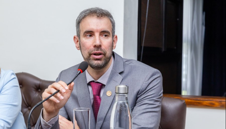 Luciano Selzer asumió como legislador provincial en reemplazo de Agustín Coto