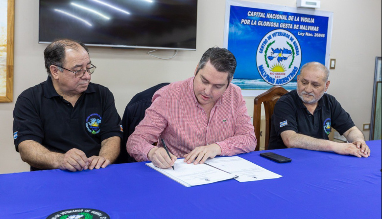 El intendente firmó el decreto para la titulación de tierras del centro de veteranos