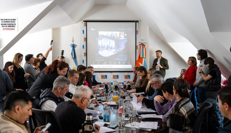 El ejecutivo presentó ante la legislatura detalles del acuerdo con YPF para la transferencia de yacimientos convencionales