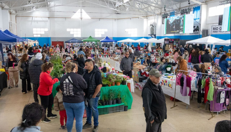 Rio grande abrió su mercado navideño: 110 Stands, precios populares y fuerte presencia local