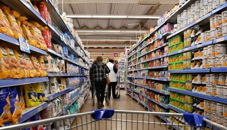 Cuál será la inflación de diciembre y por qué es un dato clave para el dólar, el impuesto a las Ganancias y el monotributo