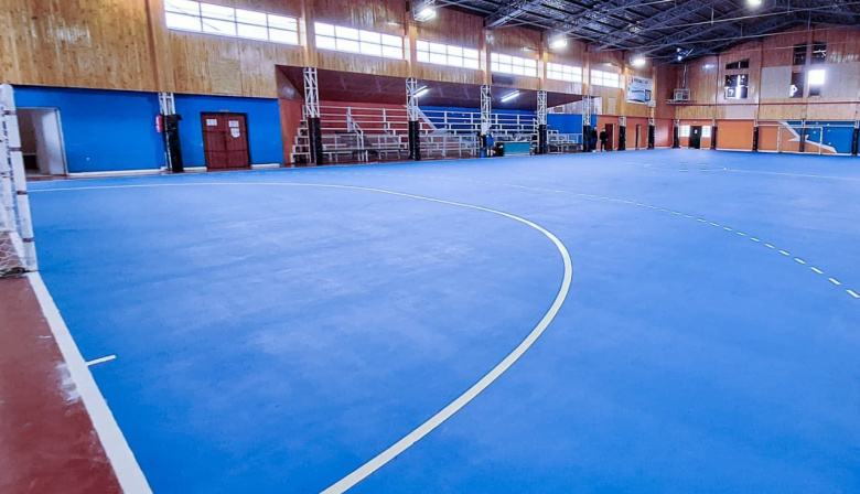 Mejoras en la cancha del gimnasio  Jorge Muriel de Río Grande