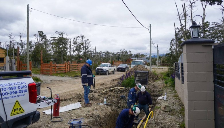 El Municipio de Tolhuin avanza con conexión de gas de red en diferentes barrios