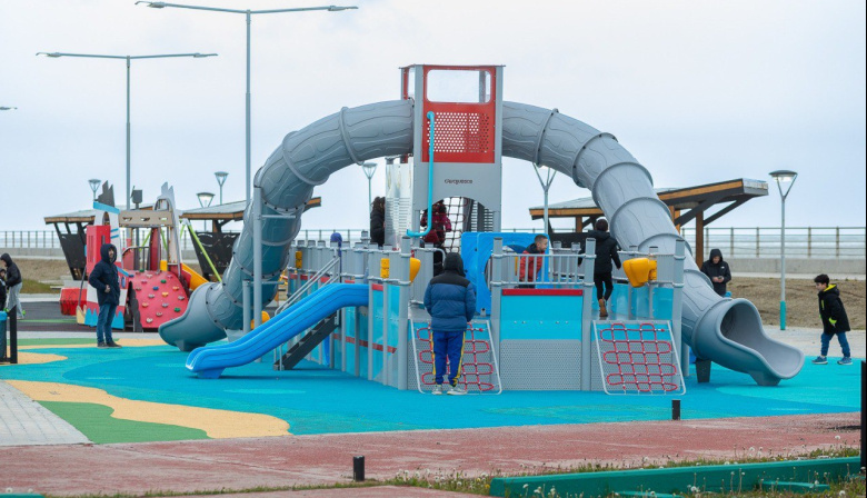 El municipio solicita cuidar los juegos del “Parque de los 100 Años”