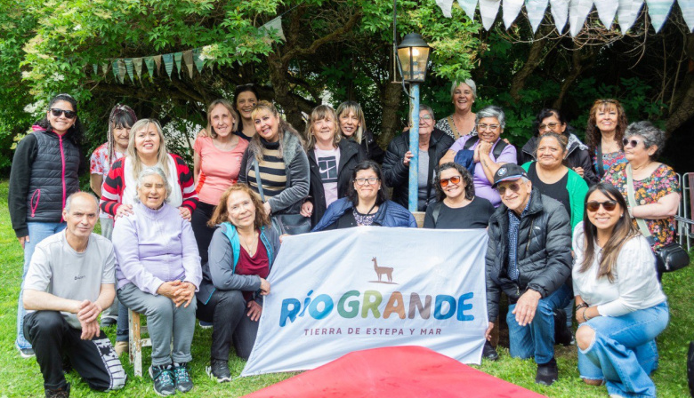 Adultos mayores realizaron una salida turística a la casa de pioneros