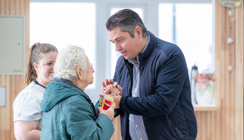 El intendente Martin Pérez compartió una jornada con adultas y adultos mayores