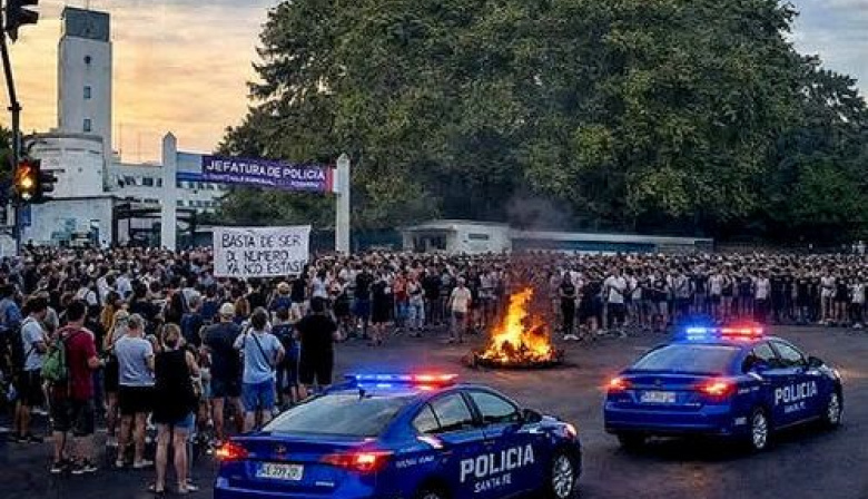 Gobierno de Santa Fe anuncia mejoras salariales para la Policía y busca frenar protestas
