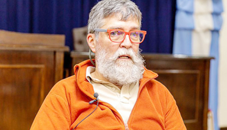 ​"No existe la bala de plata" ​El lapidario diagnóstico de Adrián Schiavini sobre la crisis de las jaurías en Tierra del Fuego