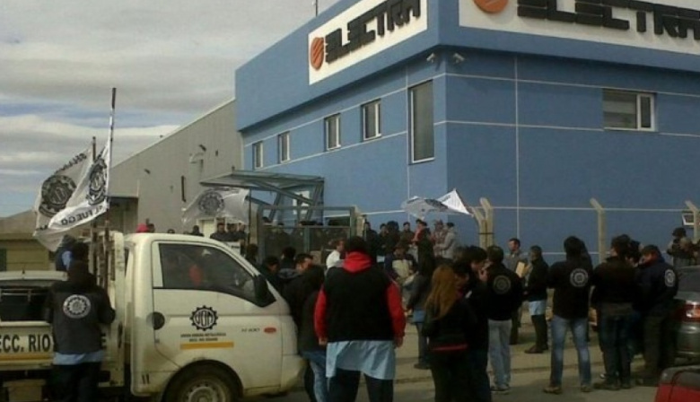 Operarios de Aires del Sur toman planta fabril por salarios adeudados