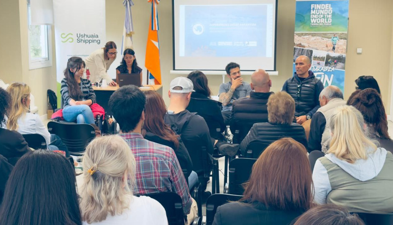 Personal de Expedición Antártico brindaron la charla "Experiencias desde Antártida"