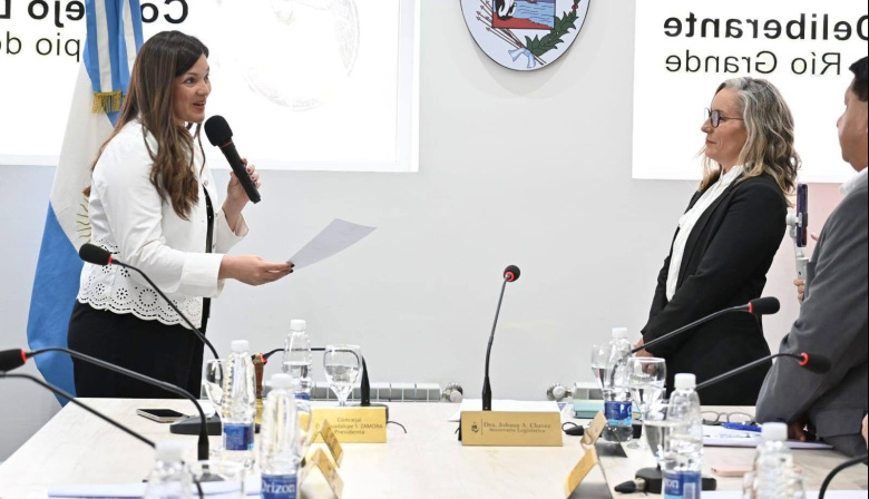 El Concejo Deliberante tomó juramento  a la nueva concejal Verónica Martínez