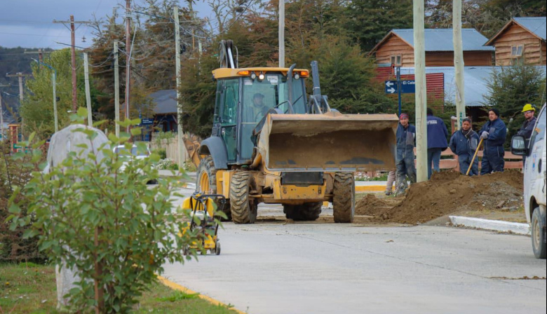 Municipio y DPOSS avanzan en la conexión de agua para el barrio Laderas del Kamuk de Tolhuin