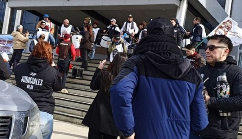 Judiciales fueguinos se declaran en alerta y movilización por salarios y la crisis de la obra social
