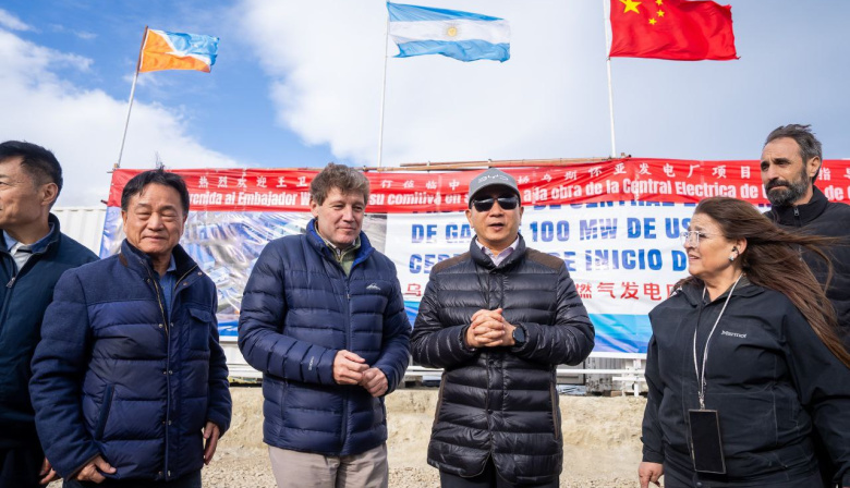 El gobernador recorrió junto al embajador de china y su comitiva la obra de la nueva usina en Ushuaia