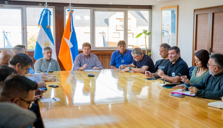 El gobernador Melella se reunió con gremios estatales y expuso la situación económica de la provincia