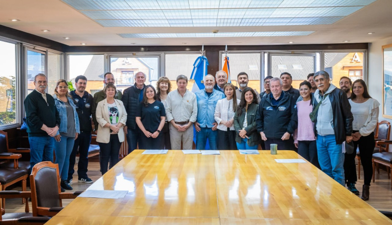 Fuerte respaldo político y sindical al gobierno provincial frente a la intervención del puerto de Ushuaia