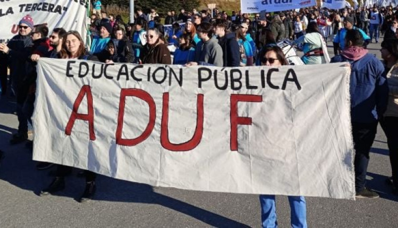 Docentes universitarios inician una semana de paro total en todo el país