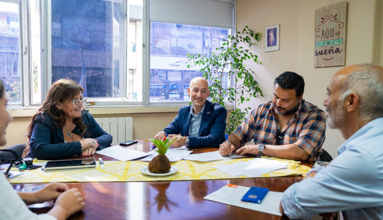 Gobierno firmó un acuerdo con la UNTDF para que esa institución afronte el pago de servicios