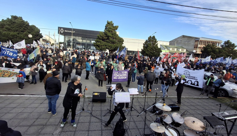 Multitudinaria marcha por el 50° aniversario del golpe: “Más que nunca, Nunca Más”