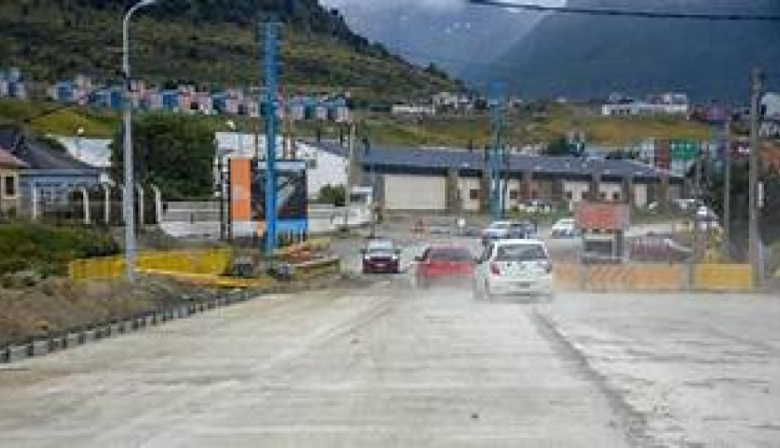 Vuoto firmó el inicio de obra de la avenida Perito Moreno de Ushuaia