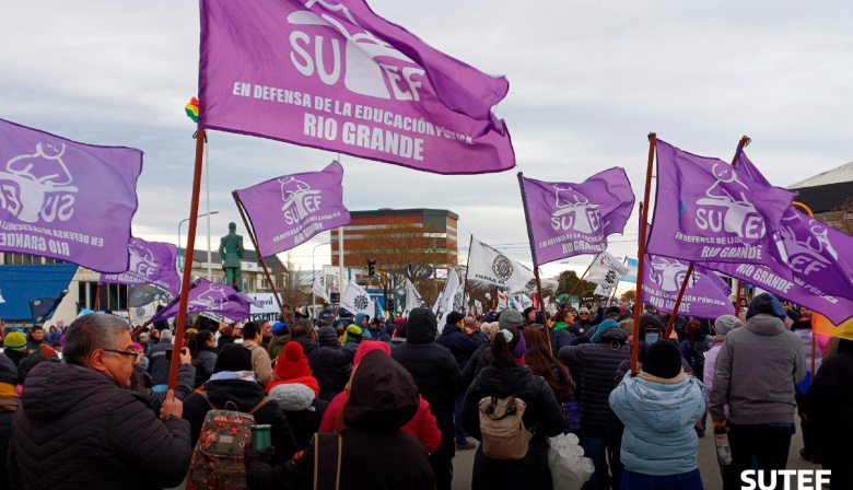 Docentes fueguinos inician paro de 48 horas y profundizan el conflicto salarial