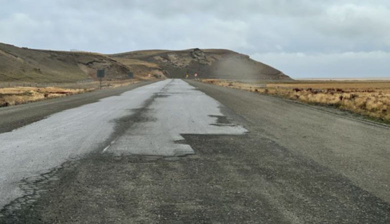 La única obra vial libertaria en Tierra del Fuego ya está rota: paso San Sebastián volvió a deteriorarse