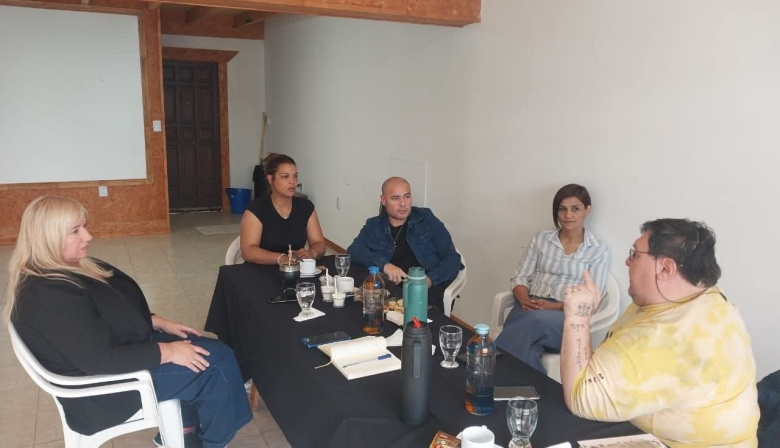 Dos Santos articula junto al Ministerio de Educación el arribo itinerante del CAAD en la ciudad