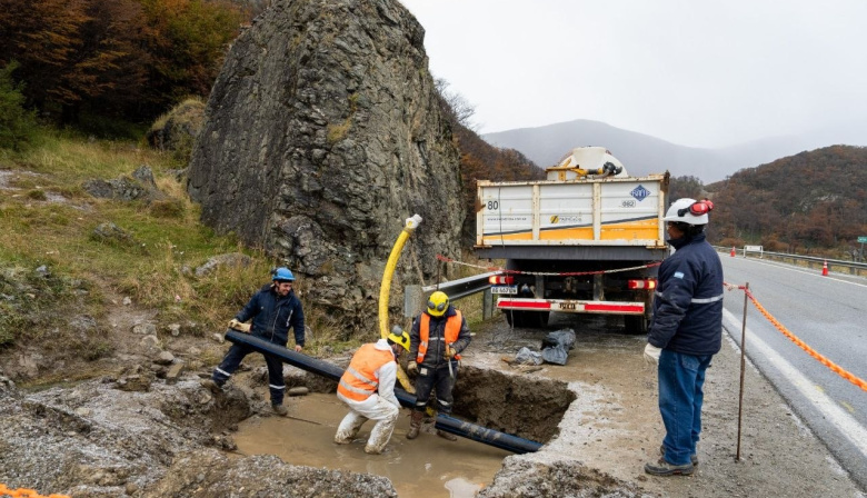 Comenzó el cruce subterráneo de la Ruta N° 3 para el tendido eléctrico nuevo puesto de control