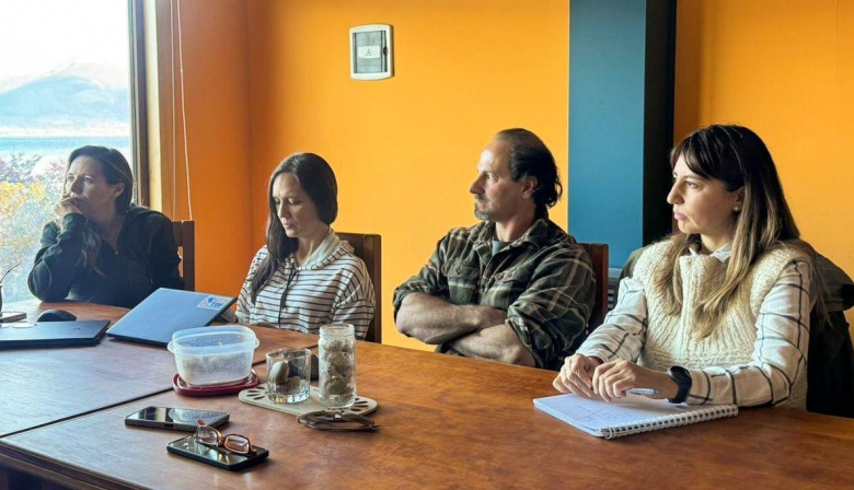 Colazo se reunió con pescadores artesanales en Puerto Almanza