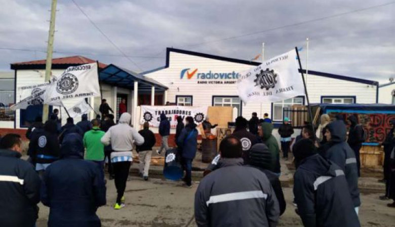 Radio Victoria deja caer otros 20 contratos y ya hay 40 trabajadores afuera en un mes